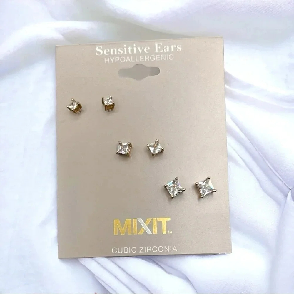 NWT 4 Pack of Mixit Sensitive Ears Hypoallergenic Cubic Zirconia - Picture 4 of 5